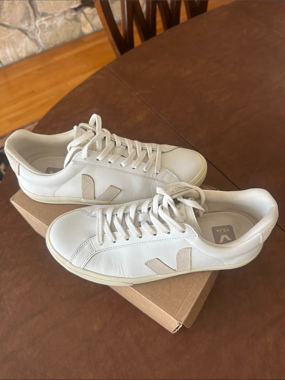 Veja Esplar Unisex White Leather Sneakers with Beige Accents. EUC - Picture 3 of 8
